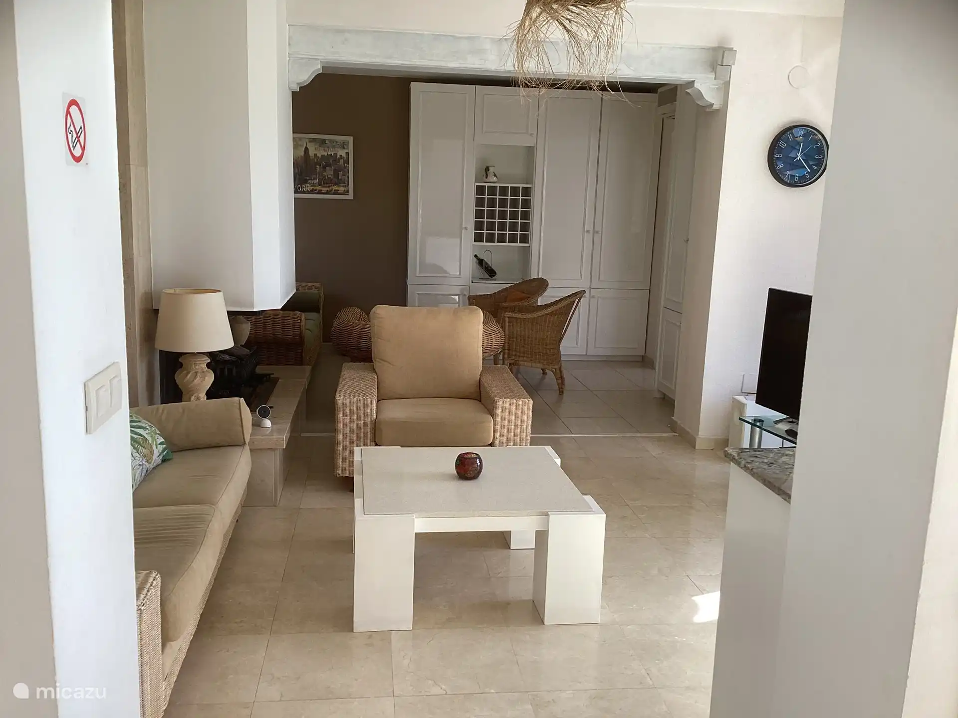 Zweiter Salon im hinteren Bereich mit Blick auf den Mount Bernia.