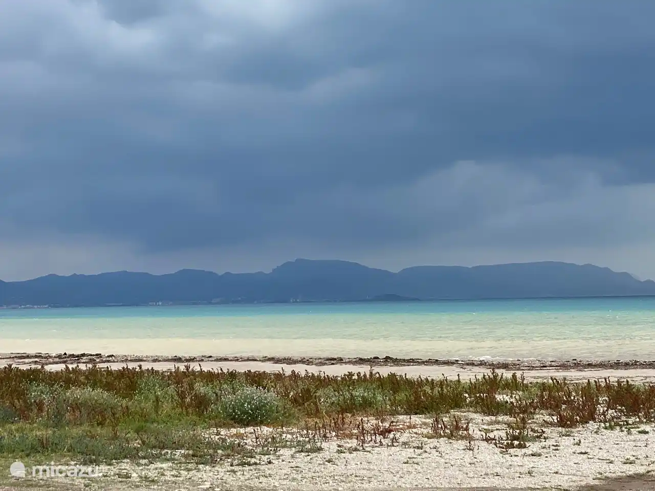 Profitez de tout ce que la mer a à offrir pour votre maison de vacances en termes de sports, de détente, de belles vues et de la meilleure cuisine dans l'un des restaurants de la région.
