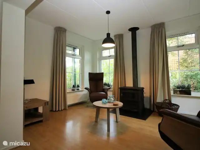 Location de Vacances Pays-Bas, Overijssel, IJhorst, maison de vacances - Les Montagnes Blanches Poêle à bois dans la pièce avant.