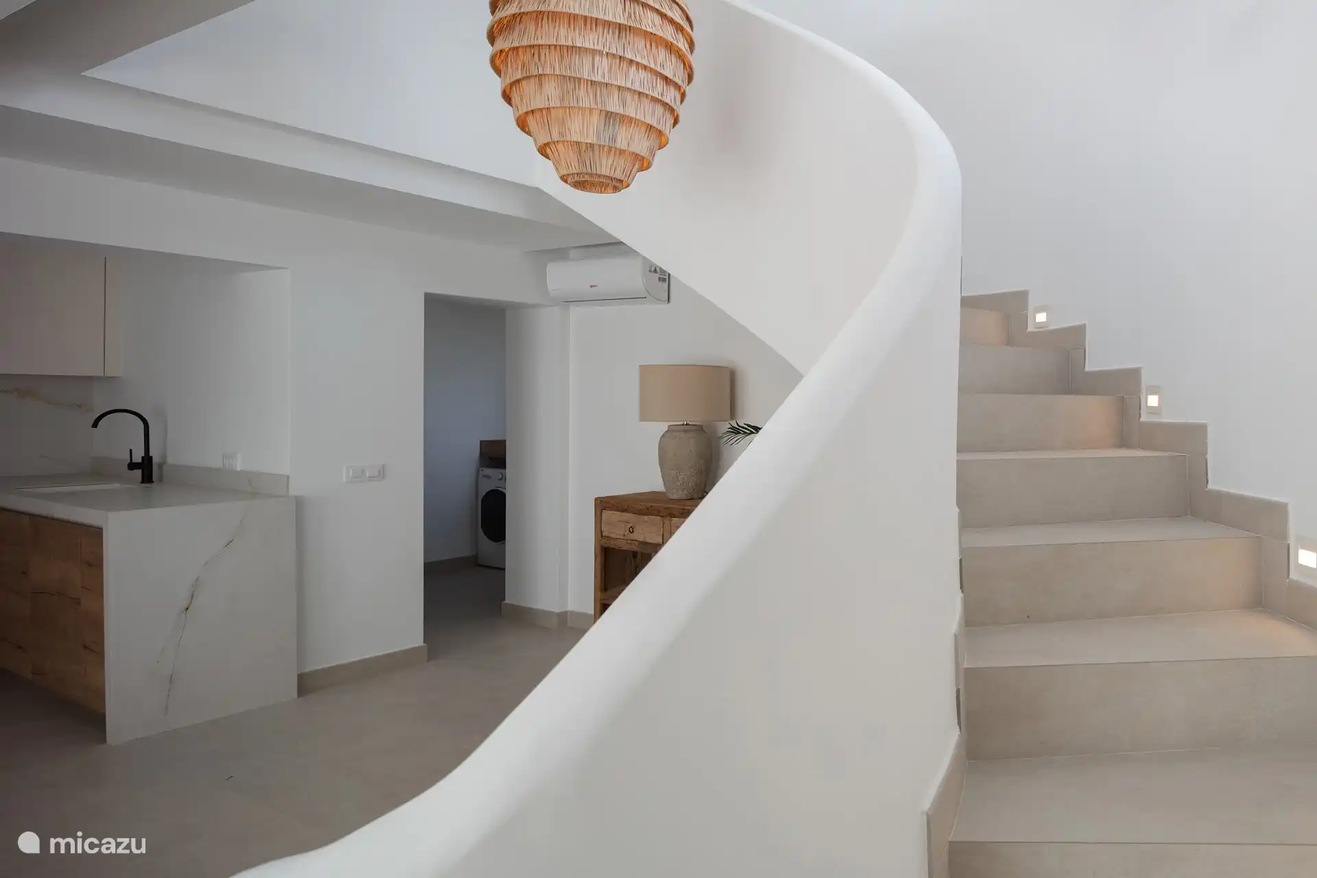 Vestíbulo y escaleras