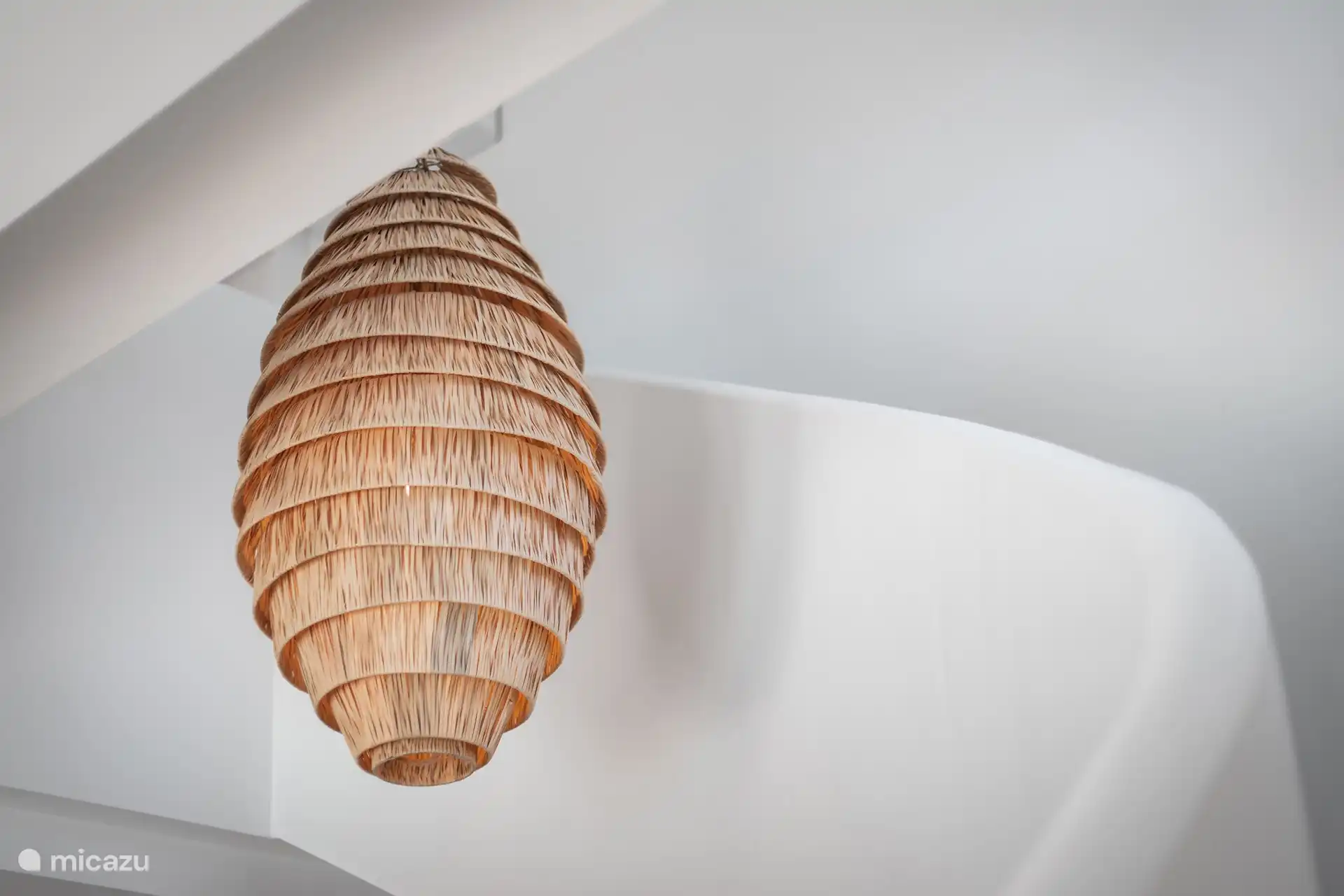 Lámpara en el vestíbulo