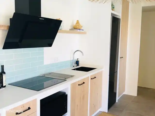 Vista Arenal * XL Terrasse et vue sur la mer | Espagne, Costa Blanca, Jávea - appartement La cuisine a été conçue par nous et est équipée de tout le confort. (lave-vaisselle, bouilloire, grille-pain, micro-ondes, grand frigo, grand congélateur, presse-agrumes, plaques vitrocéramiques...)