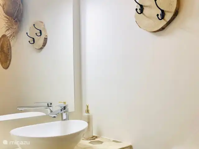 Vista Arenal * XL Terrasse et vue sur la mer | Espagne, Costa Blanca, Jávea - appartement L'appartement dispose de 2 toilettes. 1 dans la salle de bain attenante et 1 séparée (avec lavabo, miroir, rangements, ventilation...)