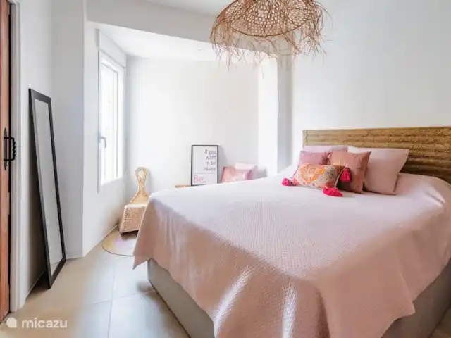 Vista Arenal * XL Terrasse et vue sur la mer | Espagne, Costa Blanca, Jávea - appartement Chambre 1 - à gauche vous voyez l'accès à la salle de bain (porte coulissante)