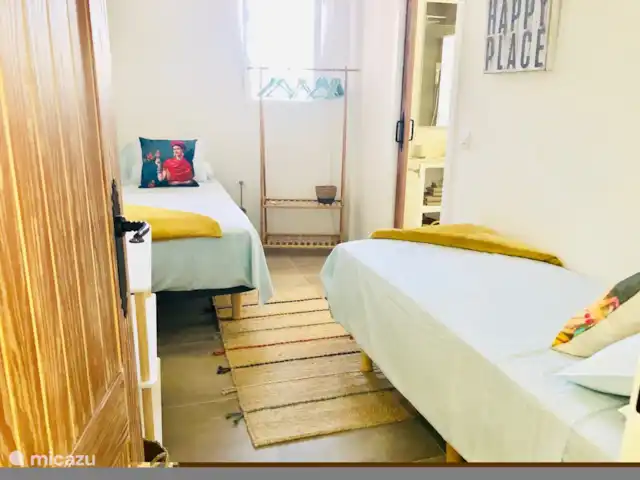 Vista Arenal * XL Terrasse et vue sur la mer | Espagne, Costa Blanca, Jávea - appartement La chambre 2 a également un accès direct à la salle de bain (salle de bain partagée avec la chambre 1)
Bien sûr avec des portes coulissantes et une serrure :-)