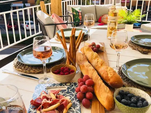 Vista Arenal * XL Terrasse et vue sur la mer | Espagne, Costa Blanca, Jávea - appartement La terrasse est très spacieuse et dégage une agréable atmosphère d'Ibiza. La décoration a été choisie avec soin - ici aussi...