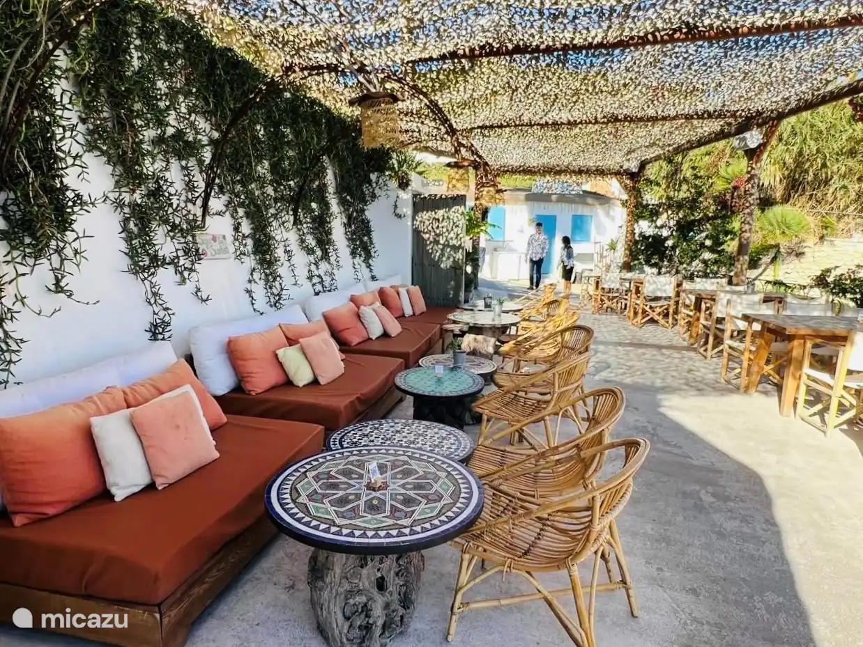 Bienvenue à Jávea et à Vista de l'Arenal !
Venez découvrir tous les lieux ludiques et savoureux comme Cala Clémence/Portichol