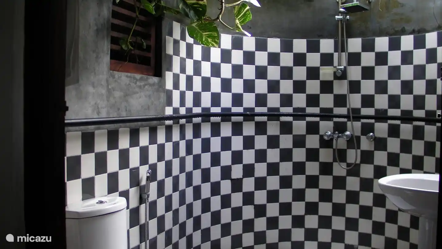 offenes Bad kleines Gästehaus Detail