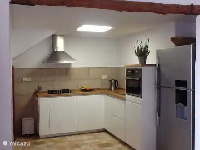 Maison de vacances Molino Mairena | Espagne, Andalousie, Montefrio - maison de vacances Casa Andaluz avec cuisine ouverte avec lave-vaisselle, 4 feux gaz, combi four-grill-micro-ondes et grand réfrigérateur-congélateur.