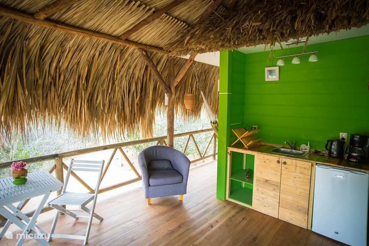 Porche et kitchenette