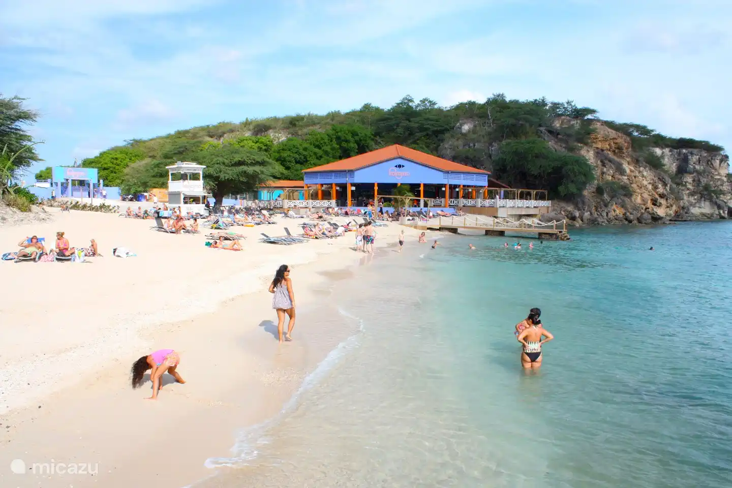 Kokomo ist 2 km entfernt. Schöner Strand mit einem guten Restaurant und regelmäßigen Veranstaltungen.
