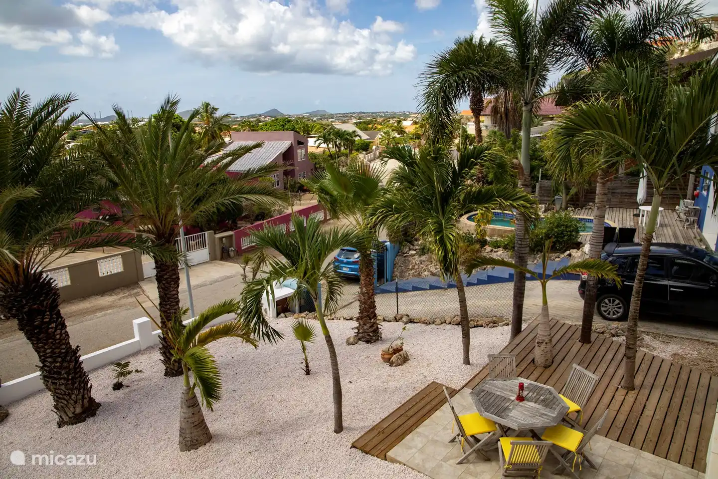 Von der oberen Etage aus haben Sie einen schönen Blick auf Willemstad mit dem berühmten Julianabrug in der Ferne.