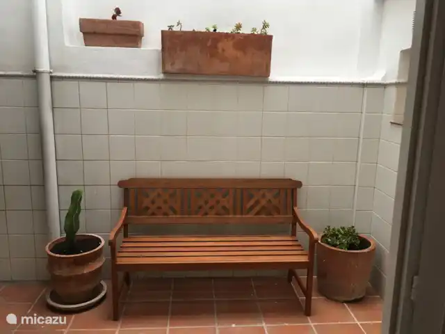 Casa Elisabeth en España, Costa Blanca, Dénia - vivienda urbana El pequeño patio, visto y accesible desde el salón.