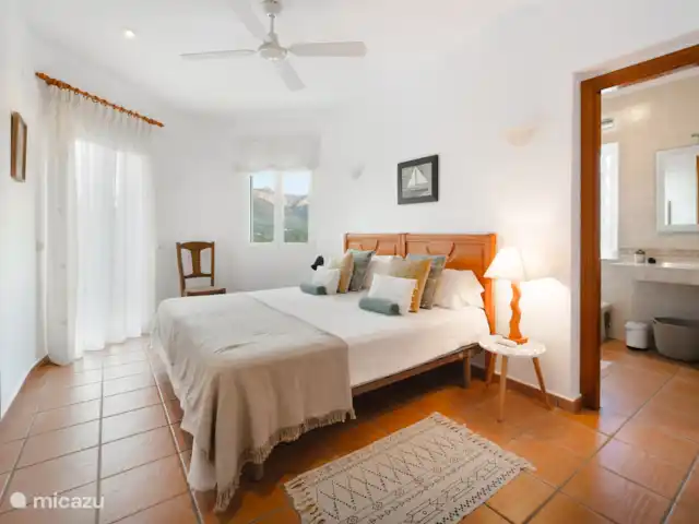 Location de Vacances Espagne, Costa Blanca, Dénia, villa - Casa Aldefa Chambre spacieuse avec deux lits simples pouvant facilement être rapprochés si désiré + climatisation.