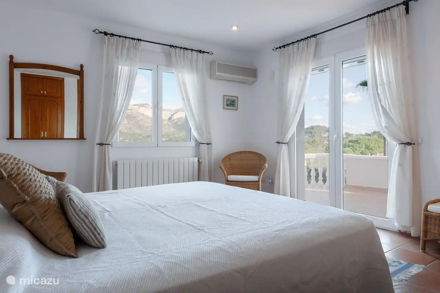 Dieses Schlafzimmer verfügt über eine große Dachterrasse mit herrlichem Panoramablick, darunter ein wunderschöner Meerblick + Klimaanlage.