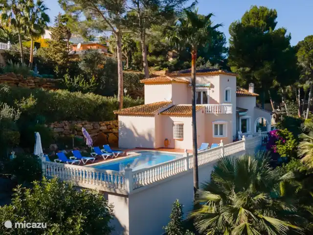 Location de Vacances Espagne, Costa Blanca, Dénia, villa - Casa Aldefa Une belle image qui donne une vue complète de la villa.