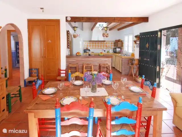 Casa El Algarrobo | Espagne, Costa del Sol, Comares - villa Cuisine, séjour et salon forment 1 espace ouvert.