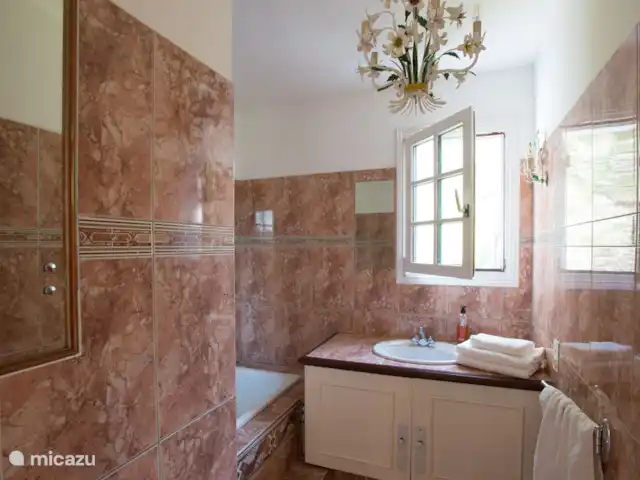 La Bellion en Francia, Hérault, Roquebrun  - casa vacacional Baño 1ª planta