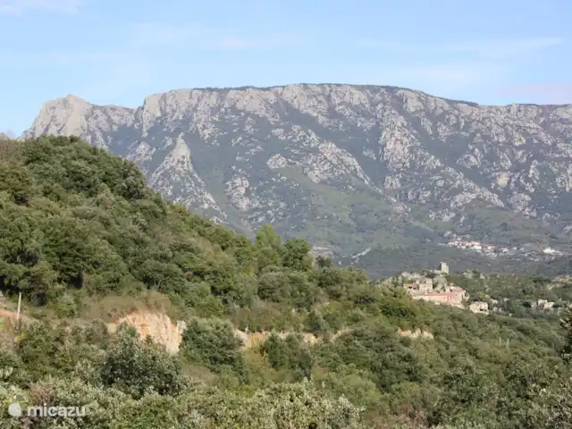 La Bellion en Francia, Hérault, Roquebrun  - casa vacacional La silueta de una mujer Couchée
Montaña Caroux