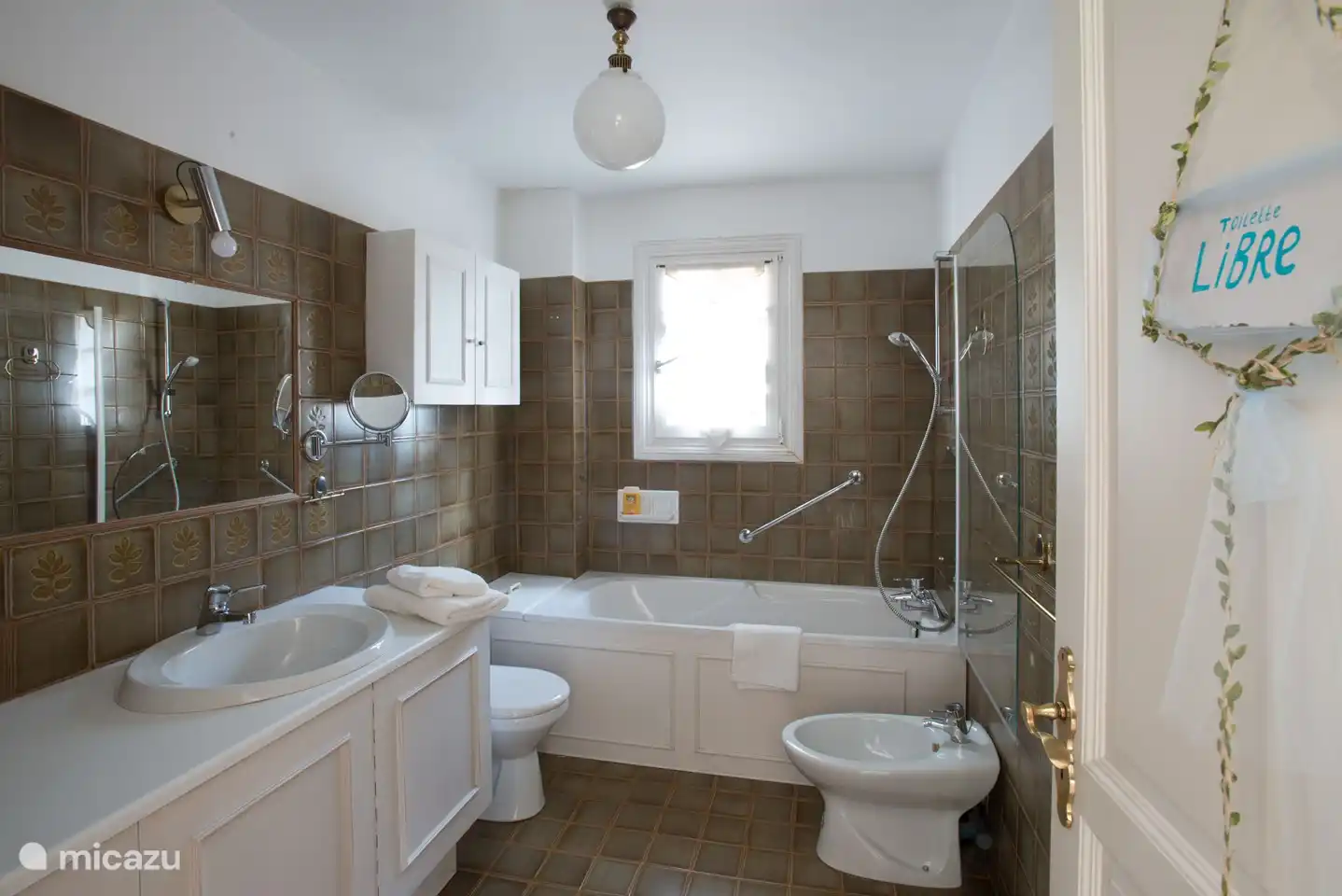 Bathroom ground floor