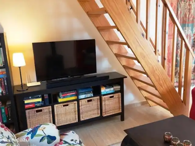 Location de Vacances Espagne, Andalousie, Arenas, maison de vacances - Casa Camaleon séjour avec escalier vers mezzanine