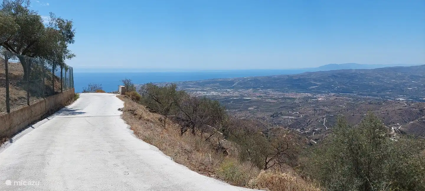 die Stadtstraße von Algarrobo nach Arenas und zu unserem Haus