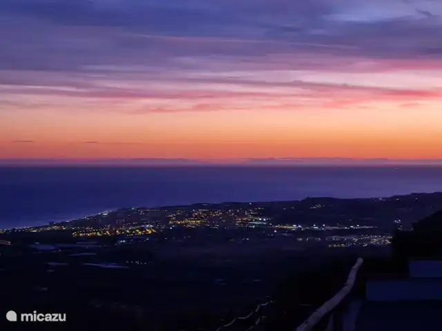 Location de Vacances Espagne, Andalousie, Arenas, maison de vacances - Casa Camaleon Coucher de soleil depuis la terrasse avec, par temps clair, une vue sur les montagnes du Rif au Maroc