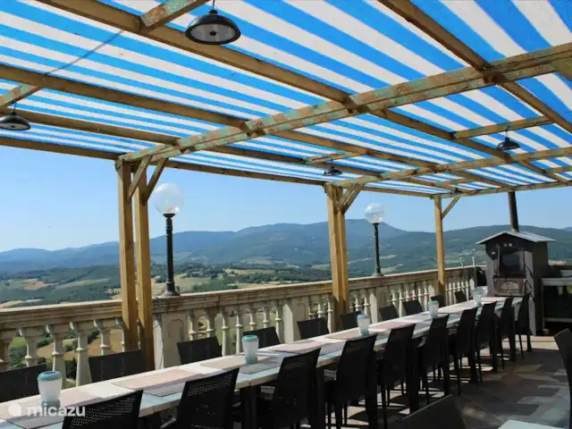Landhuis in Toscane max. 31 personen huren in Italië, Toscane, Montecastelli Pisano - landhuis / kasteel Schaduw terras