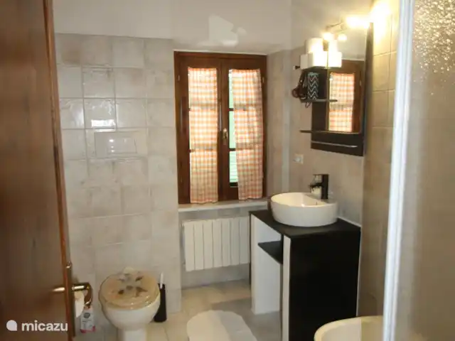 Landhuis in Toscane max. 31 personen huren in Italië, Toscane, Montecastelli Pisano - landhuis / kasteel Badkamer van een  appartement