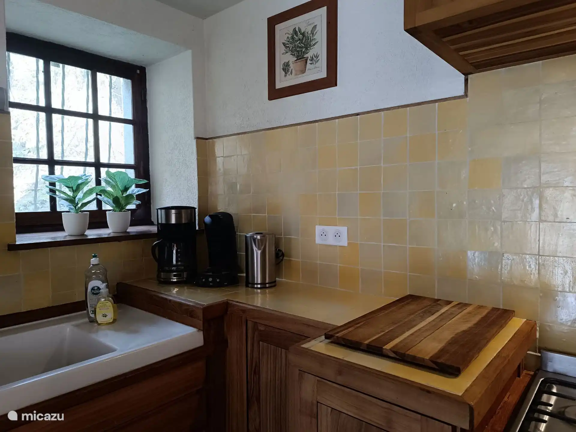 Für Kaffeeliebhaber gibt es eine Filtermaschine und eine Senseo. 