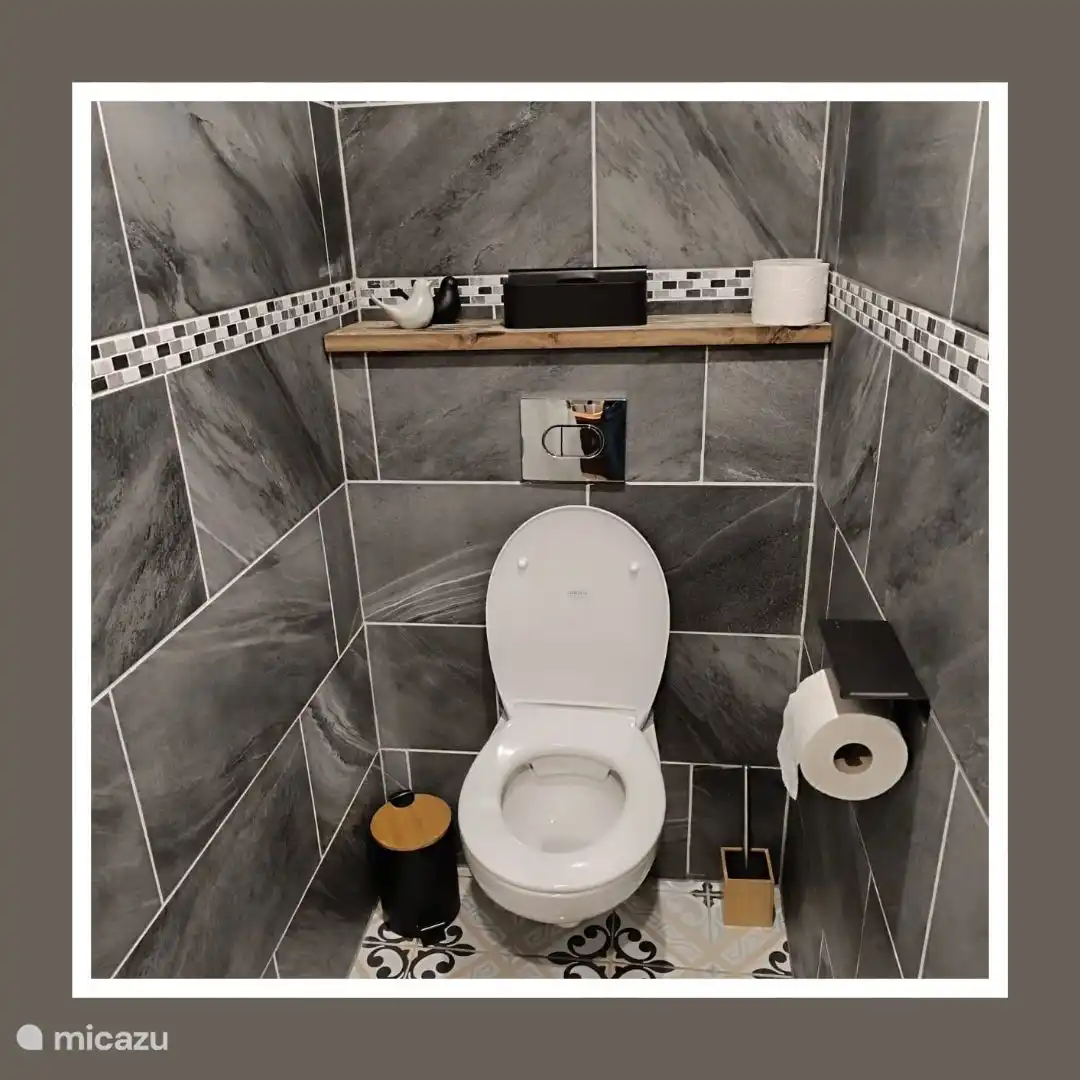 Das Haus verfügt über eine zweite Toilette. 