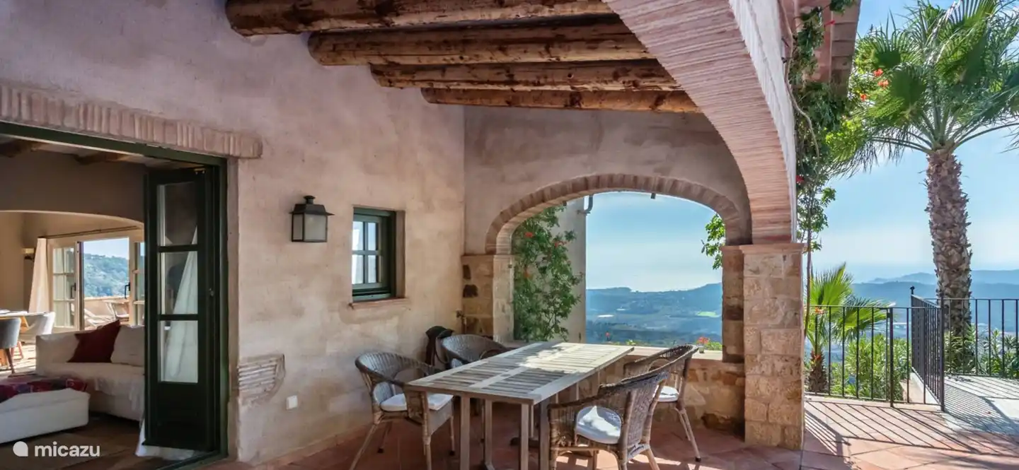 Rear terrace, pool side