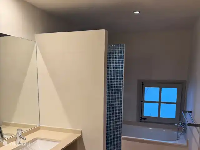 Location de Vacances Espagne, Costa Brava, Platja d'Aro, maison de vacances - Mas Nou 476 Salle de bain rouge