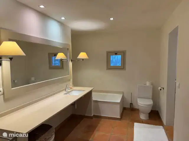 Location de Vacances Espagne, Costa Brava, Platja d'Aro, maison de vacances - Mas Nou 476 Salle de bain bleue