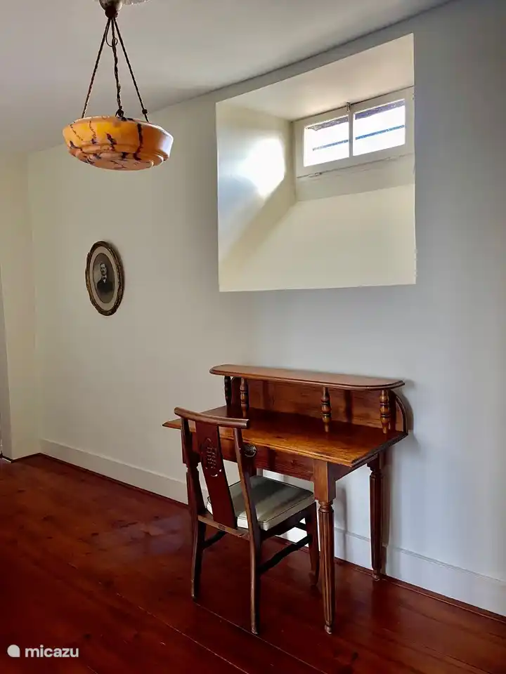 Prüfen Sie einfach Ihre Post im Obergeschoss 