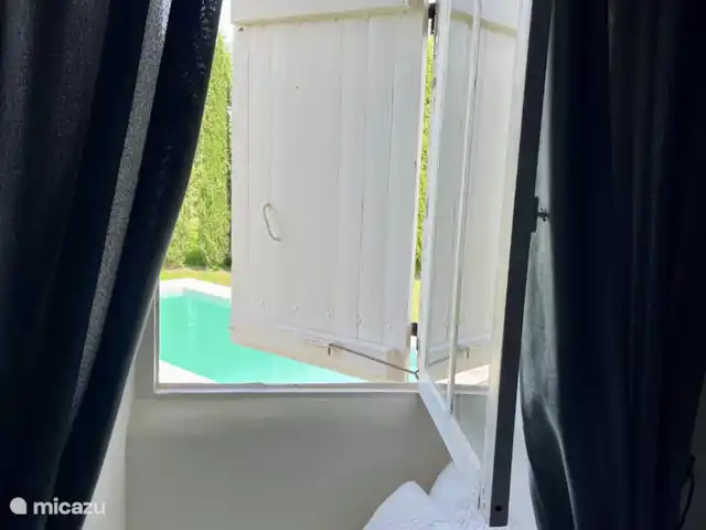 La Croze - Gite Matisse huren in Frankrijk, Lot, Vire-sur-Lot - vakantiehuis Slaapkamer boven kijkt uit op het zwembad