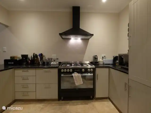 Thatch by the Sea en Sudáfrica, KwaZulu-Natal, Ballito - bungaló cocina