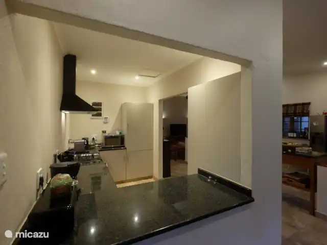 Thatch by the Sea en Sudáfrica, KwaZulu-Natal, Ballito - bungaló cocina