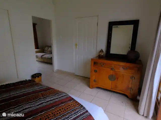 Thatch by the Sea en Sudáfrica, KwaZulu-Natal, Ballito - bungaló Dormitorio 5 en piso