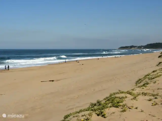 Thatch by the Sea en Sudáfrica, KwaZulu-Natal, Ballito - bungaló playa frente a casa