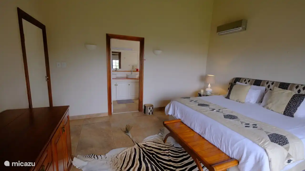 Schlafzimmer 2 (Meer links)