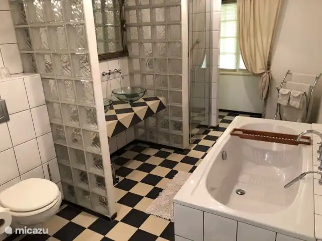 La Croze - Gîte Monet | France, Lot, Vire-sur-Lot - maison de vacances Salle de bain 2 en bas