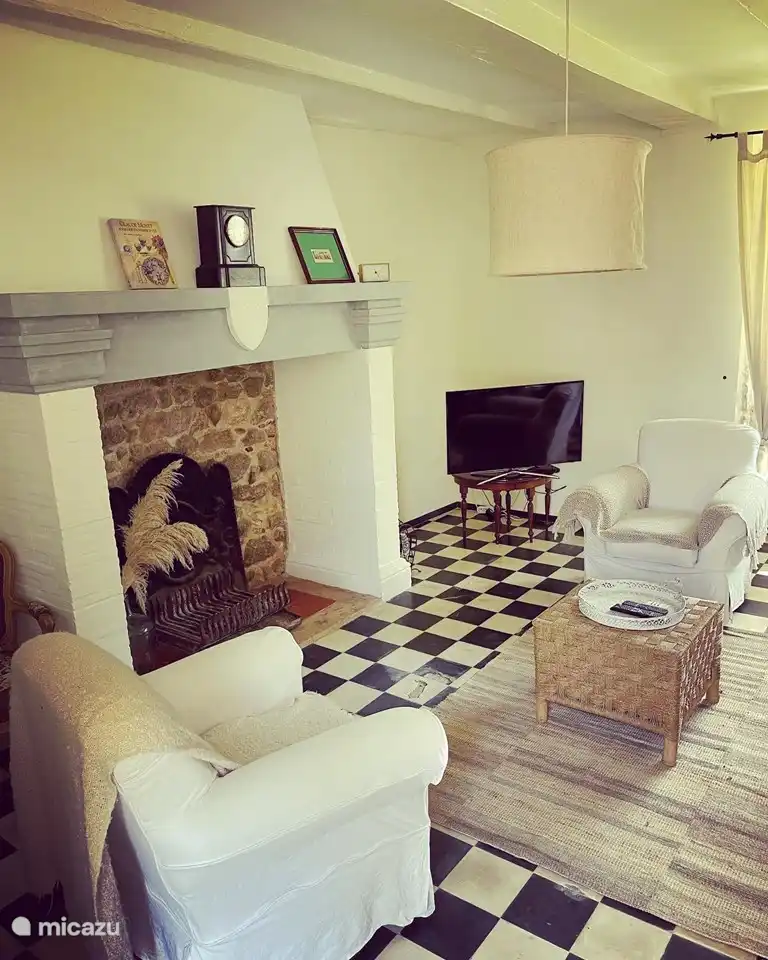 Wohnzimmer mit Kamin