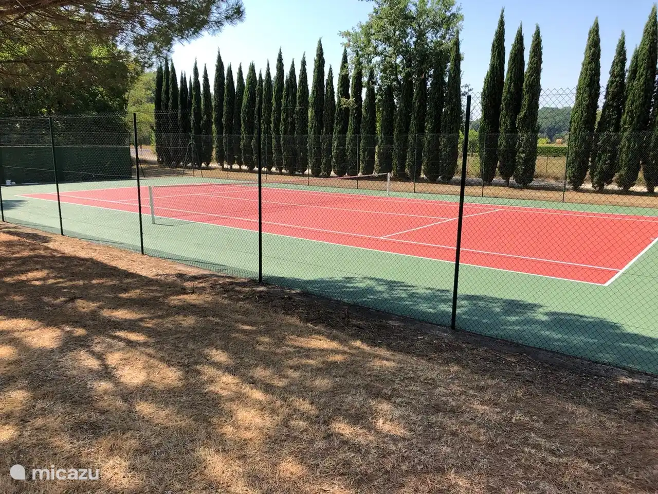 Tennisplatz (Schläger und Bälle werden zur Verfügung gestellt)