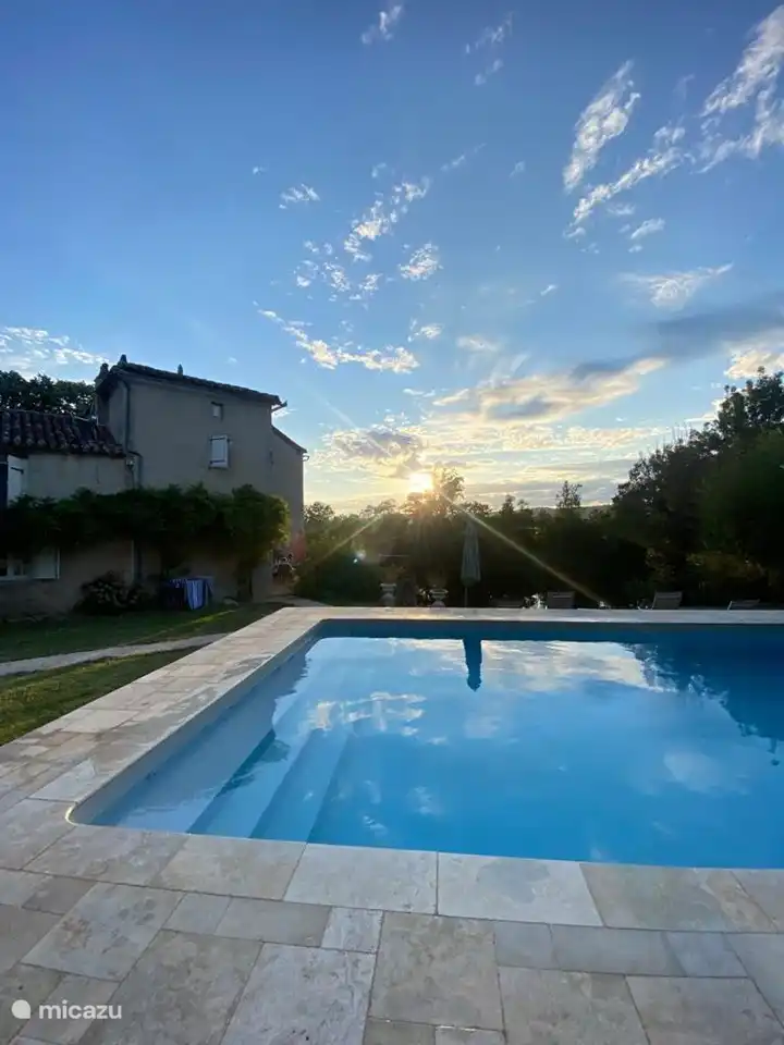 Schwimmbad geöffnet von Mai bis September