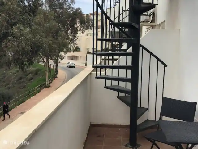 apartamento en España, Costa del Sol, Benalmádena – Casa Schellenboom Escalera de caracol de balcón a terraza