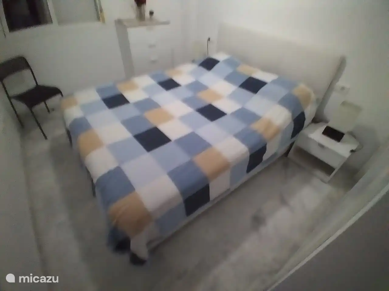 The large bedroom with a double bed of 160x200 cm