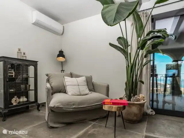 Hidden Villa Javea in Spain, Costa Blanca, Jávea - villa kitchen and dining room with cozy reading corner