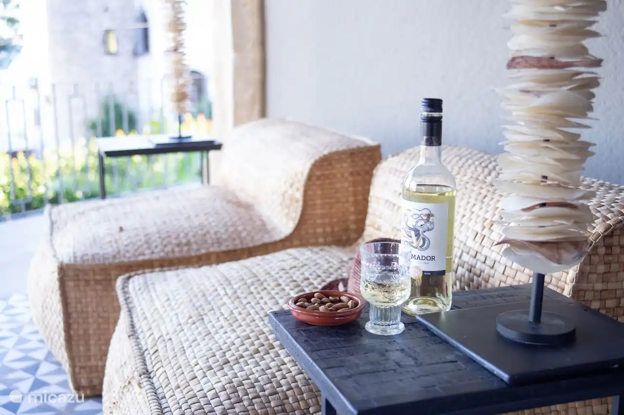 sala de estar con vista al mar