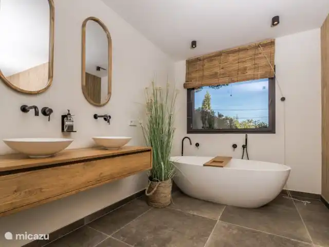 Hidden Villa Javea in Spain, Costa Blanca, Jávea - villa 5 bedrooms with bathroom en suite